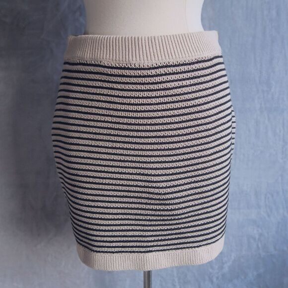 GAP NWT Striped Crochet Knit Mini Skirt Size S 100% Cotton Lined Neutral Tan - Picture 1 of 11